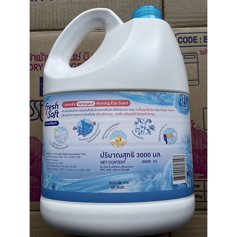 Nước giặt Fresh & Soft xanh